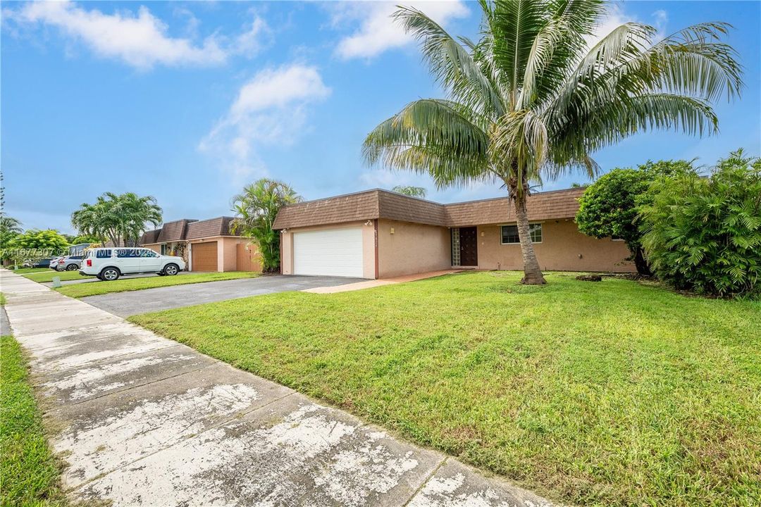 For Sale: $675,000 (3 beds, 2 baths, 1542 Square Feet)