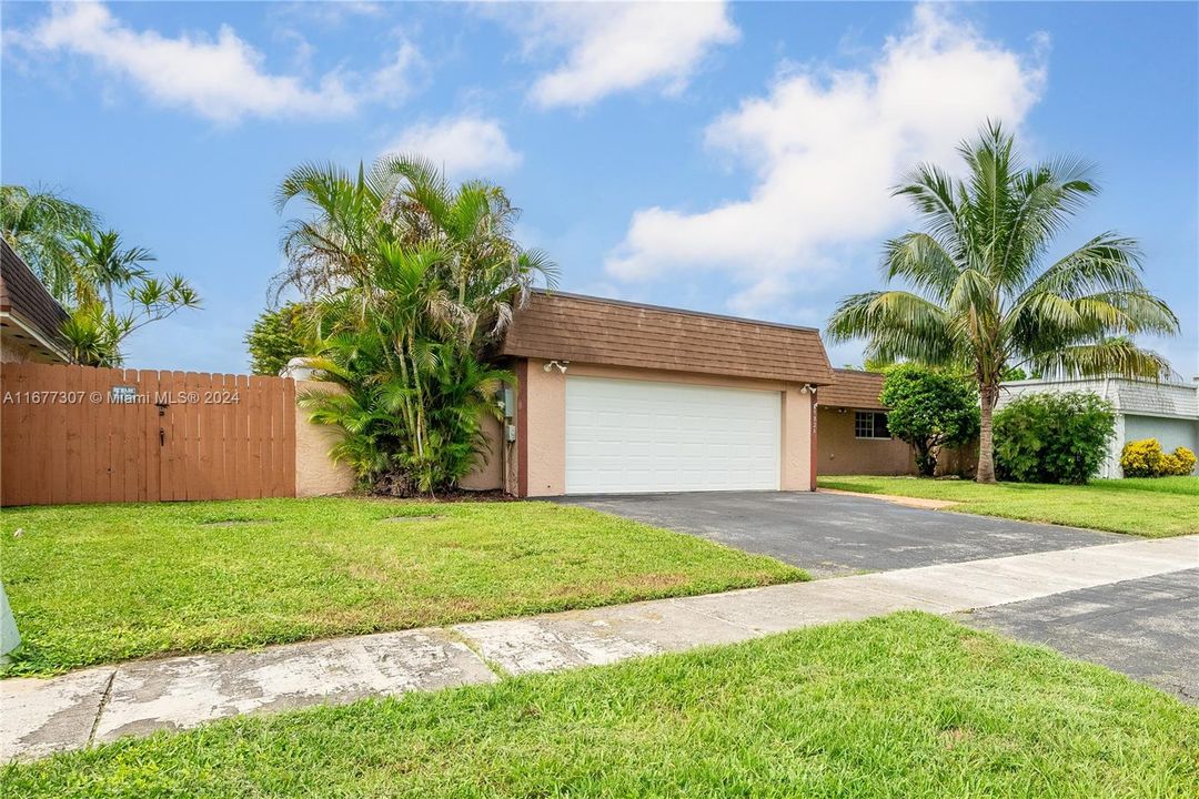 For Sale: $675,000 (3 beds, 2 baths, 1542 Square Feet)