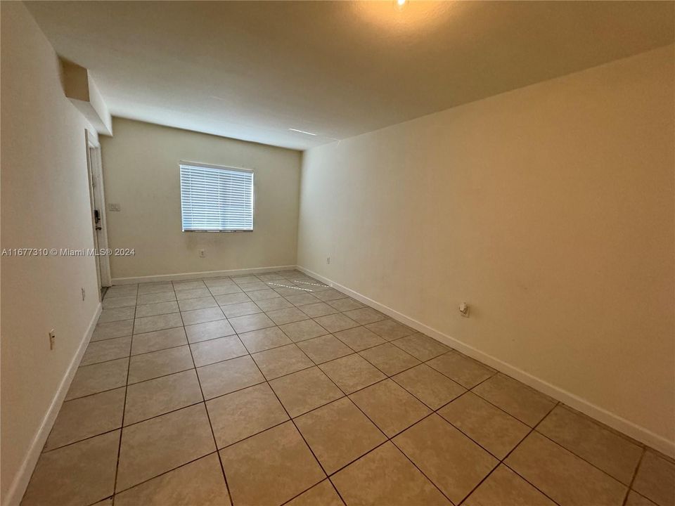 For Rent: $2,300 (2 beds, 2 baths, 817 Square Feet)