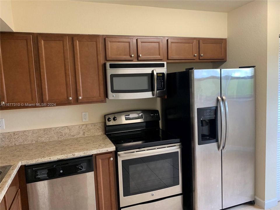 For Rent: $2,300 (2 beds, 2 baths, 817 Square Feet)