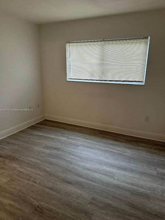 For Rent: $2,300 (3 beds, 2 baths, 994 Square Feet)