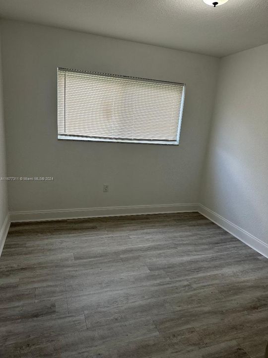 For Rent: $2,300 (3 beds, 2 baths, 994 Square Feet)