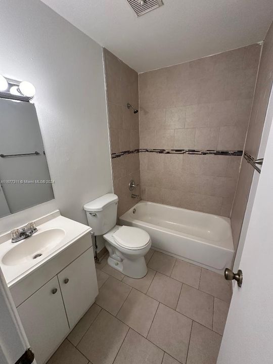 For Rent: $2,300 (3 beds, 2 baths, 994 Square Feet)