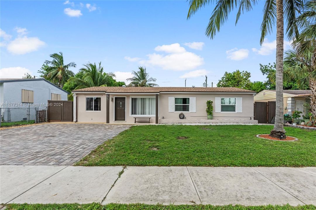 For Sale: $499,000 (4 beds, 2 baths, 1790 Square Feet)