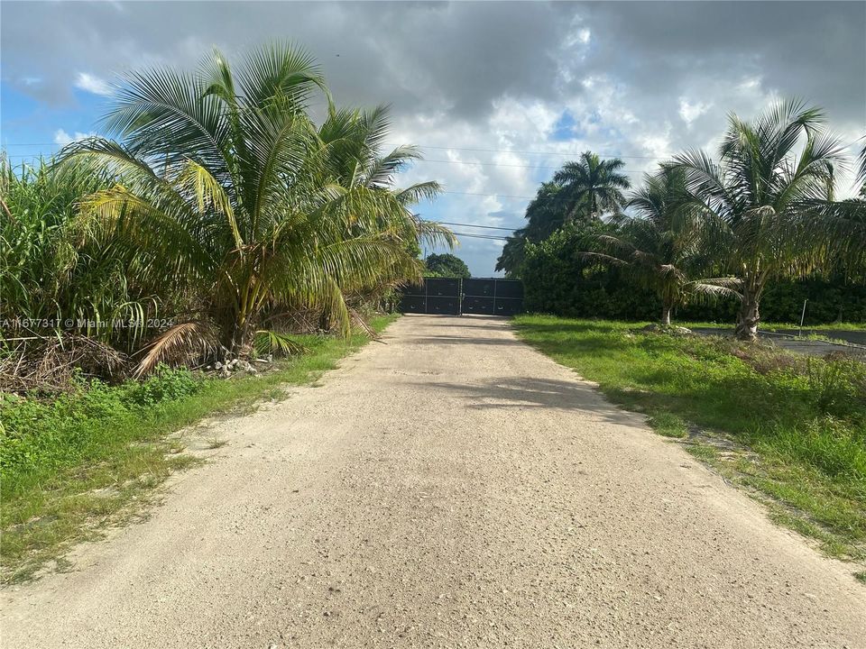 En Venta: $999,000 (4.70 acres)