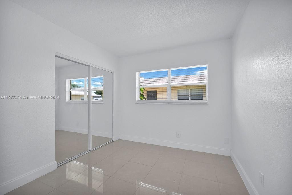 For Rent: $2,075 (2 beds, 2 baths, 827 Square Feet)