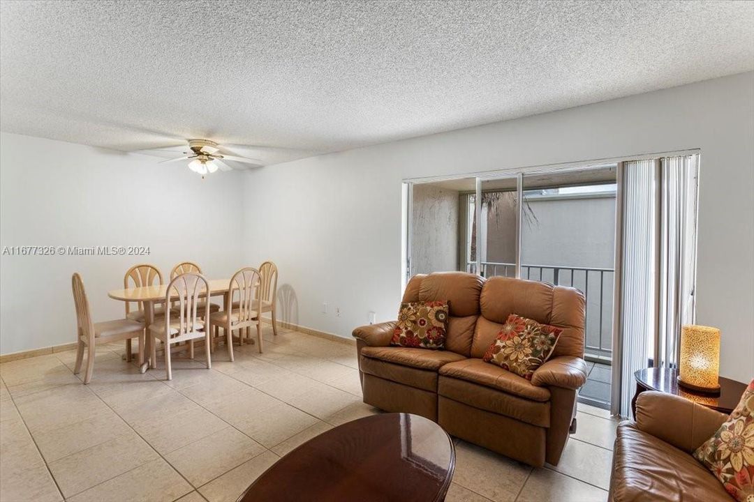 For Rent: $2,250 (1 beds, 1 baths, 809 Square Feet)