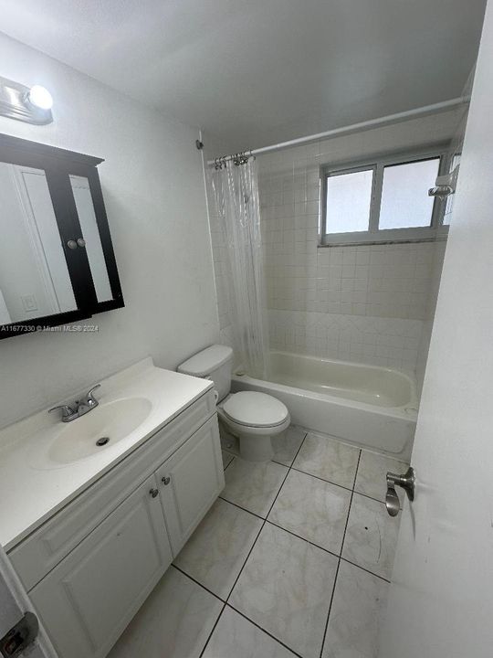 For Rent: $1,850 (1 beds, 1 baths, 712 Square Feet)