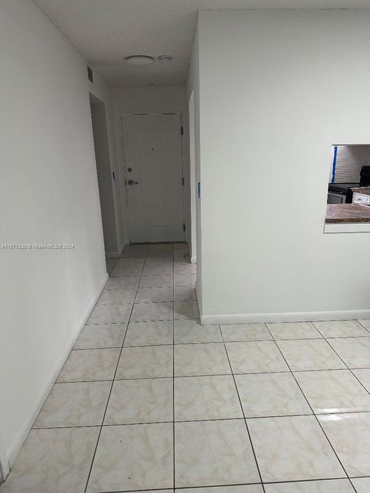 For Rent: $1,850 (1 beds, 1 baths, 712 Square Feet)