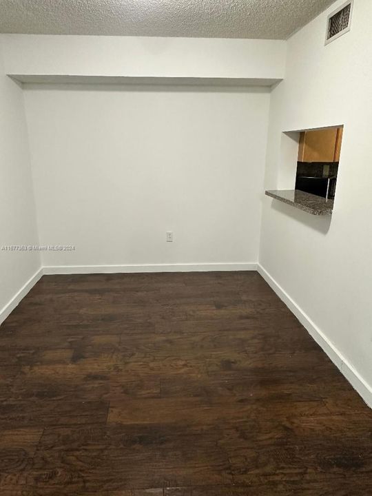 For Rent: $2,200 (2 beds, 2 baths, 898 Square Feet)