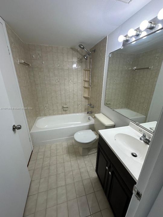 For Rent: $2,200 (2 beds, 2 baths, 898 Square Feet)