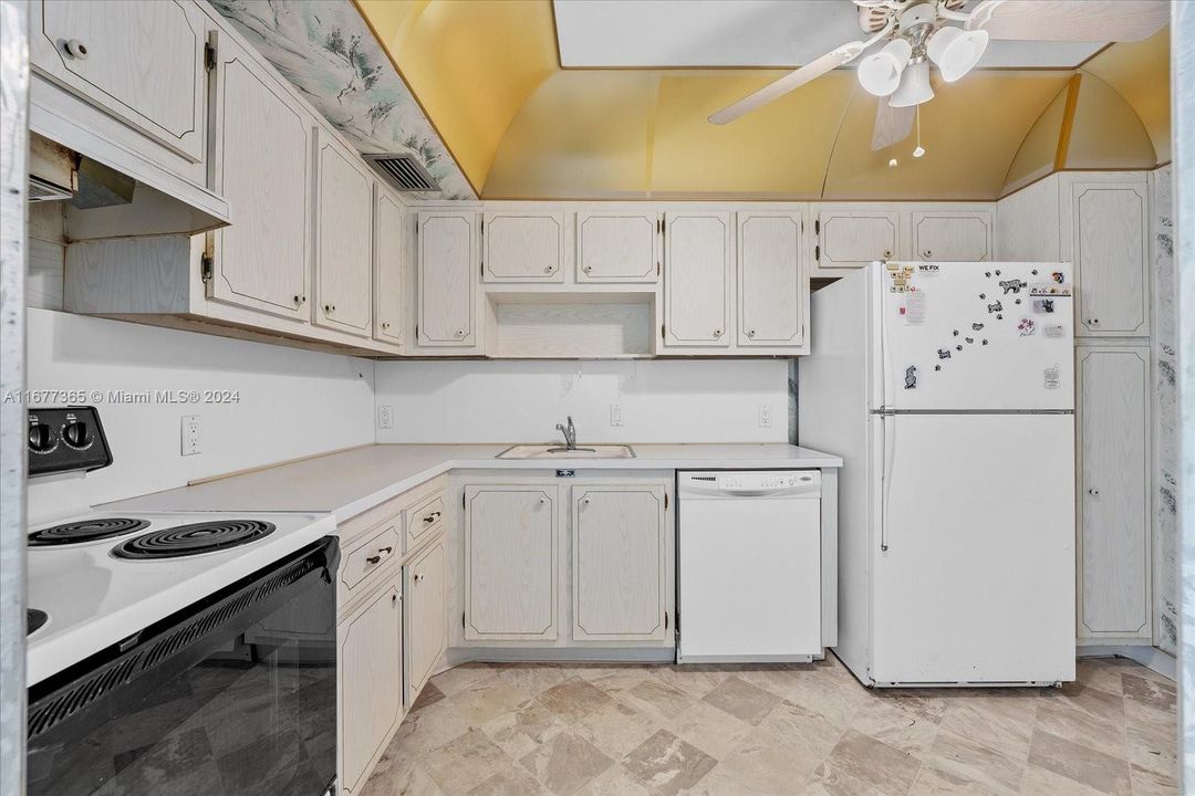 For Sale: $270,000 (2 beds, 2 baths, 1143 Square Feet)