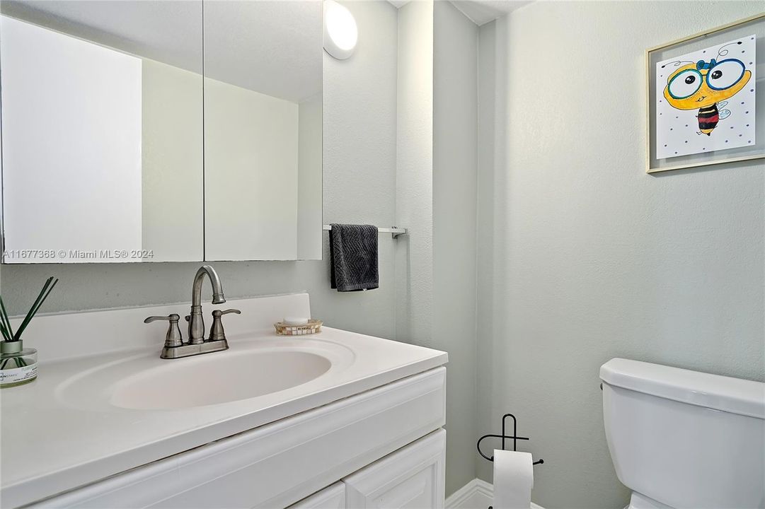 For Sale: $365,000 (2 beds, 1 baths, 1084 Square Feet)