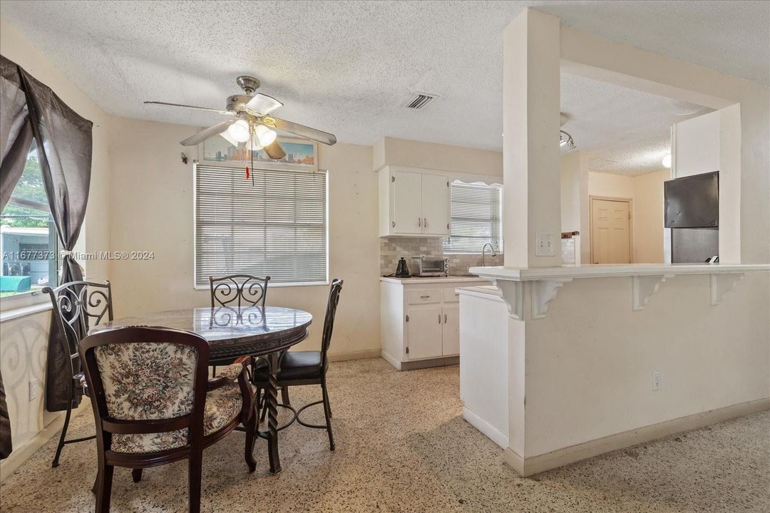 For Sale: $695,000 (2 beds, 1 baths, 1078 Square Feet)