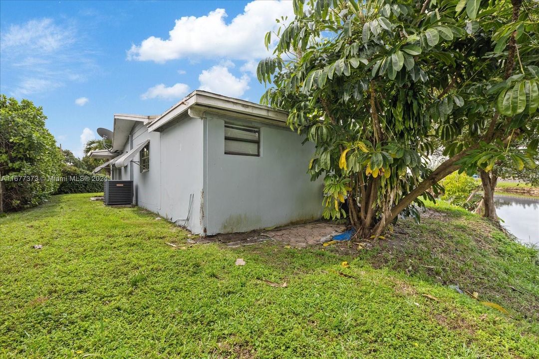 For Sale: $695,000 (3 beds, 2 baths, 1078 Square Feet)