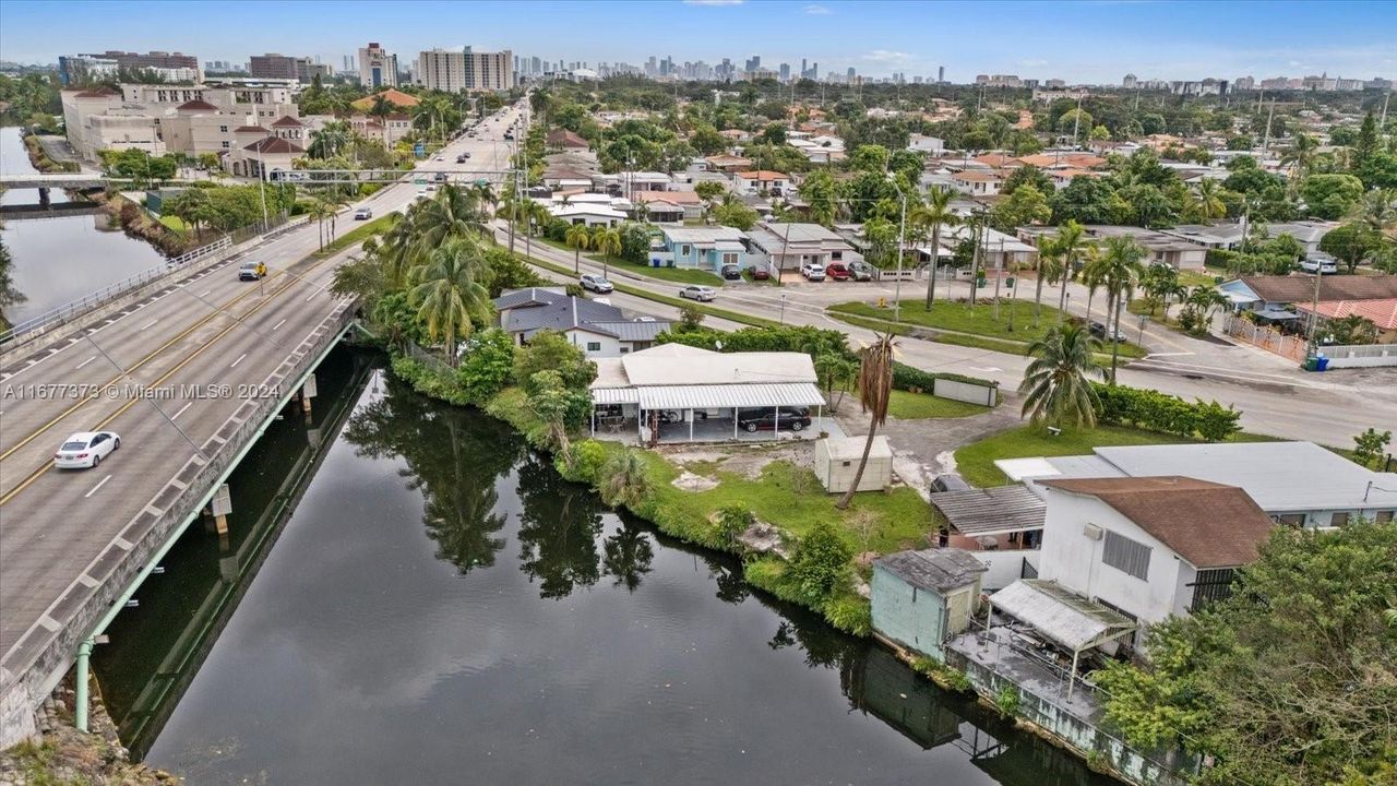 For Sale: $695,000 (2 beds, 1 baths, 1078 Square Feet)