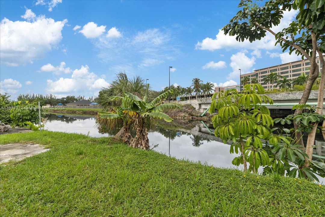 For Sale: $695,000 (3 beds, 2 baths, 1078 Square Feet)