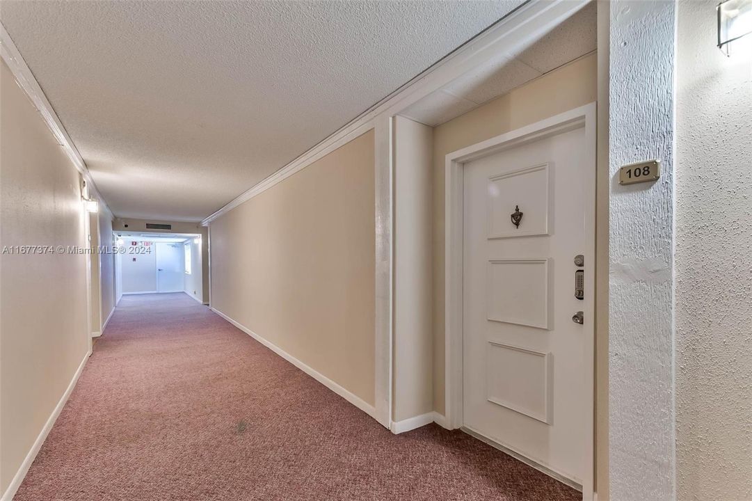 For Sale: $259,900 (1 beds, 1 baths, 845 Square Feet)