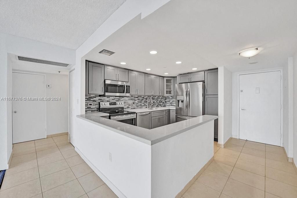 For Sale: $397,000 (2 beds, 2 baths, 1214 Square Feet)