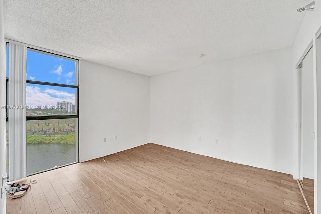 For Sale: $397,000 (2 beds, 2 baths, 1214 Square Feet)