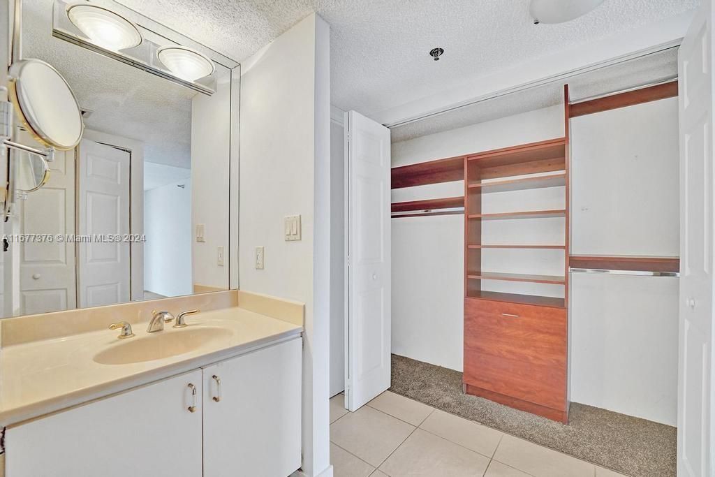 For Sale: $397,000 (2 beds, 2 baths, 1214 Square Feet)