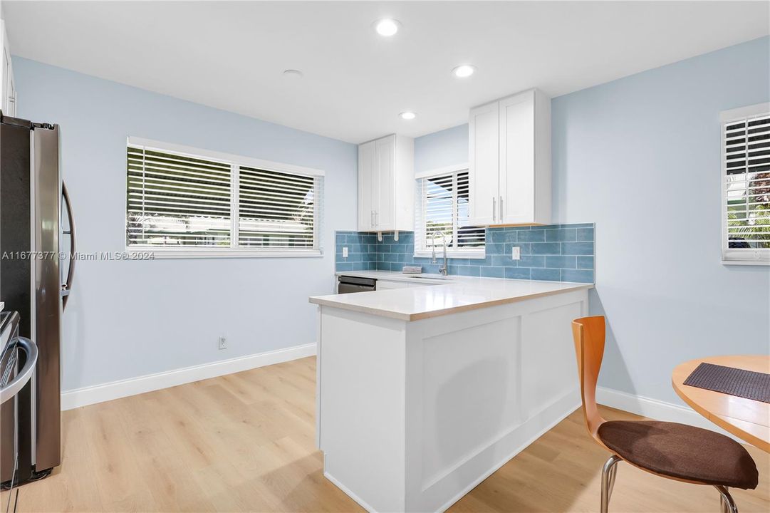 For Sale: $324,900 (2 beds, 2 baths, 980 Square Feet)