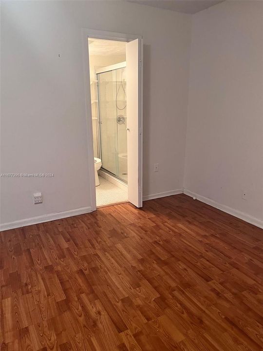 For Rent: $1,300 (1 beds, 1 baths, 646 Square Feet)