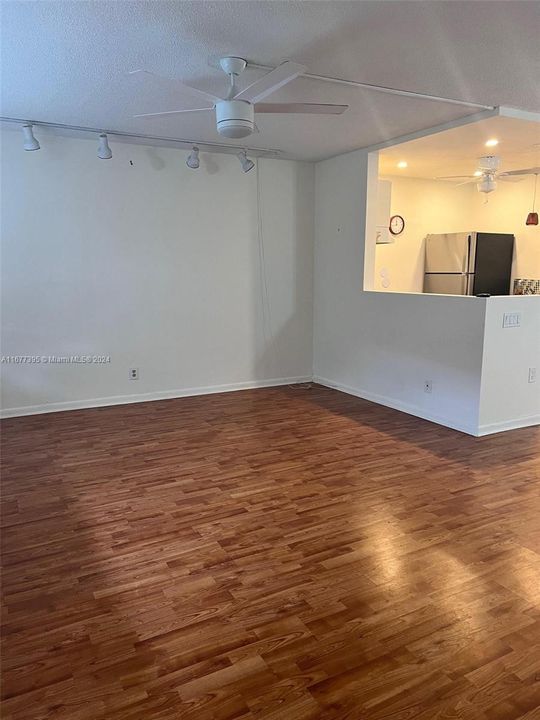 For Rent: $1,300 (1 beds, 1 baths, 646 Square Feet)