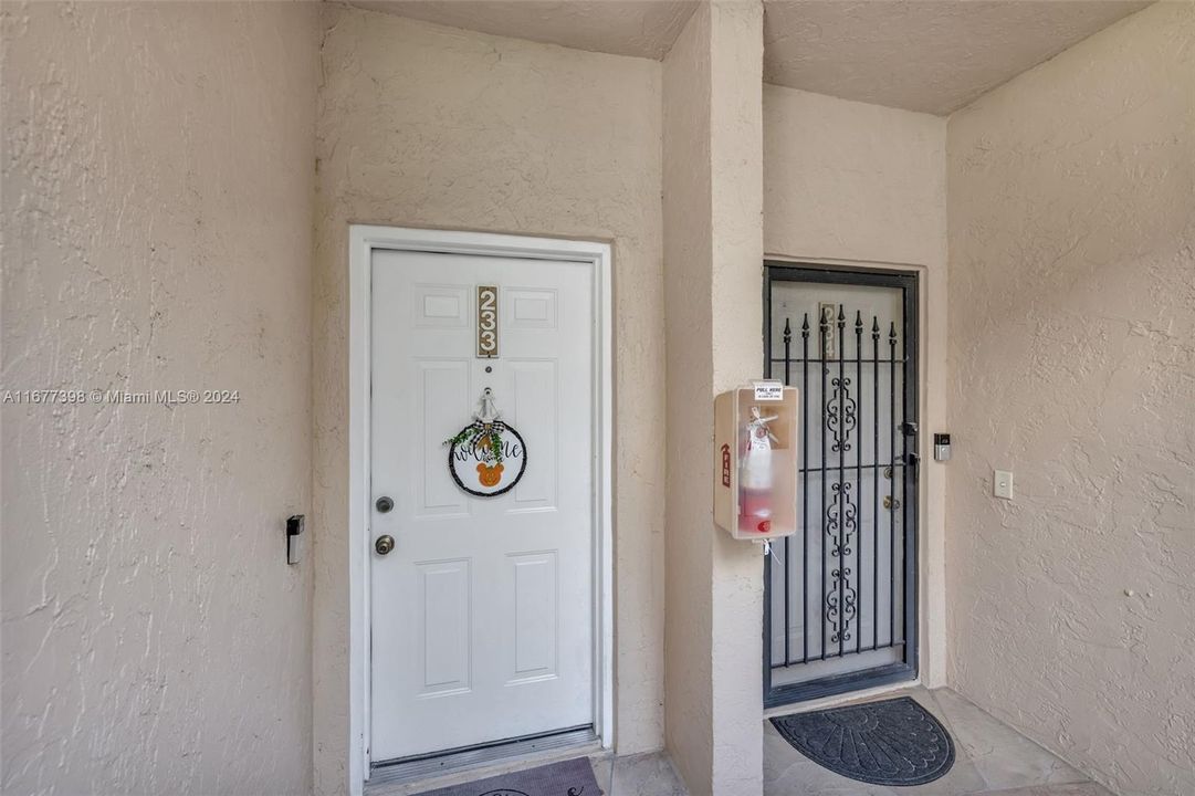 For Sale: $299,000 (2 beds, 2 baths, 1298 Square Feet)