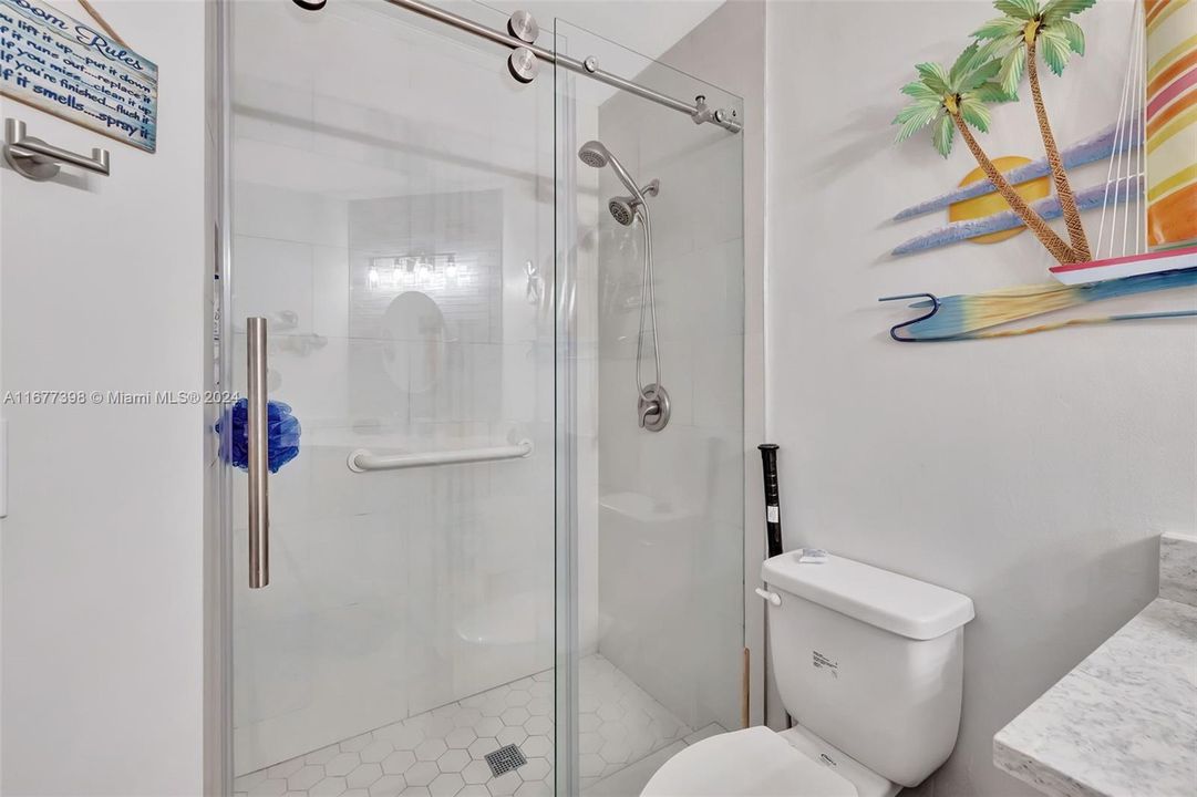 For Sale: $299,000 (2 beds, 2 baths, 1298 Square Feet)