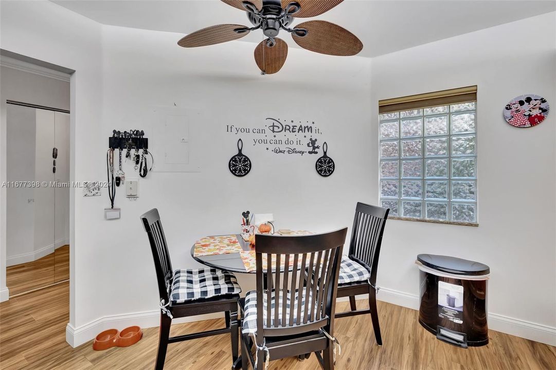 For Sale: $299,000 (2 beds, 2 baths, 1298 Square Feet)