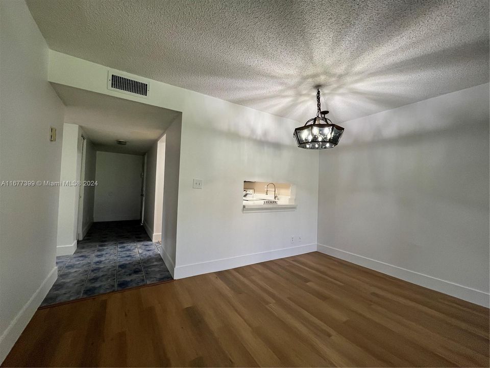 For Rent: $2,150 (2 beds, 2 baths, 970 Square Feet)