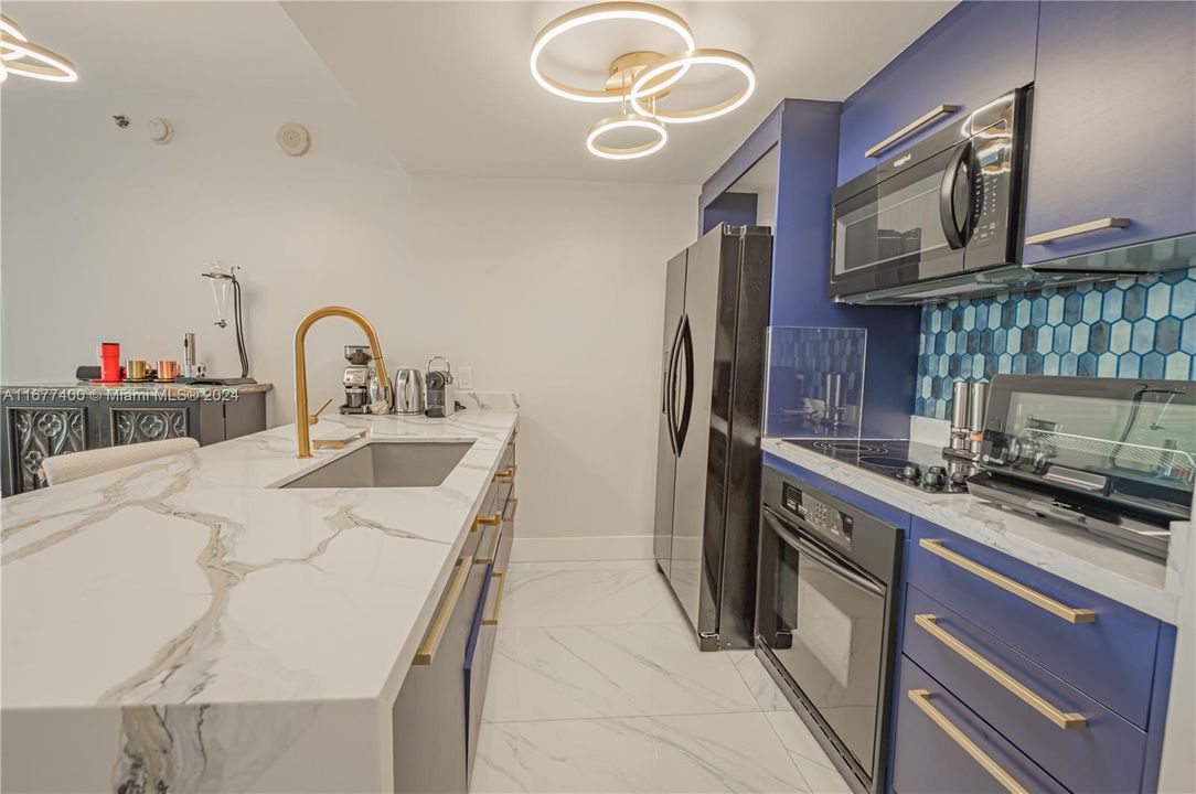 For Sale: $735,000 (2 beds, 1 baths, 1086 Square Feet)