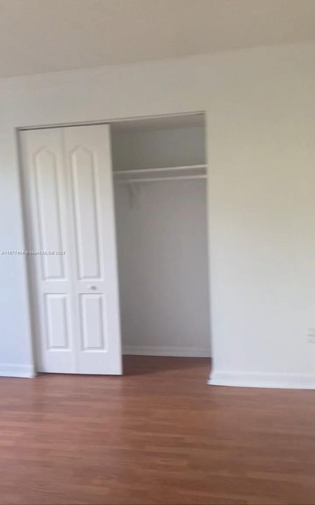 For Sale: $220,000 (2 beds, 2 baths, 1100 Square Feet)