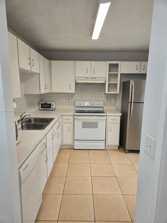 For Rent: $1,890 (1 beds, 1 baths, 608 Square Feet)