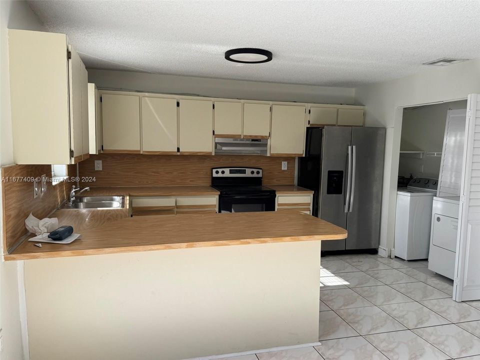 For Rent: $2,900 (3 beds, 2 baths, 1355 Square Feet)