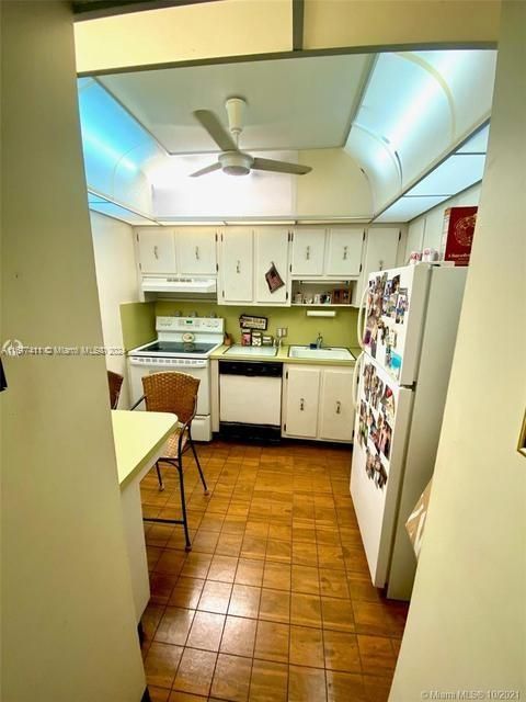 For Sale: $280,500 (2 beds, 2 baths, 1238 Square Feet)