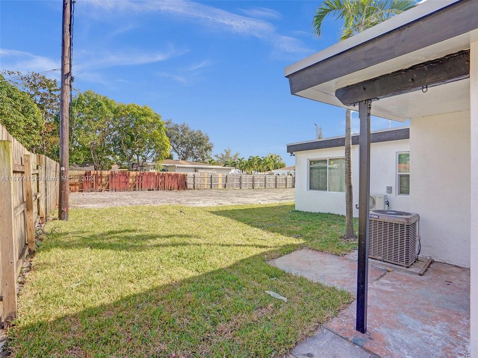 For Sale: $545,000 (4 beds, 3 baths, 1415 Square Feet)