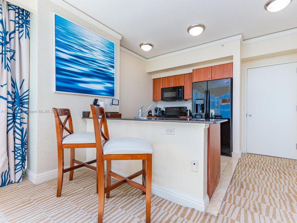 For Sale: $829,000 (1 beds, 1 baths, 1021 Square Feet)