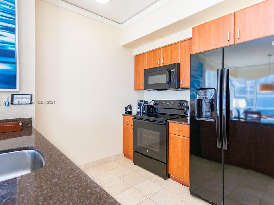 For Sale: $829,000 (1 beds, 1 baths, 1021 Square Feet)