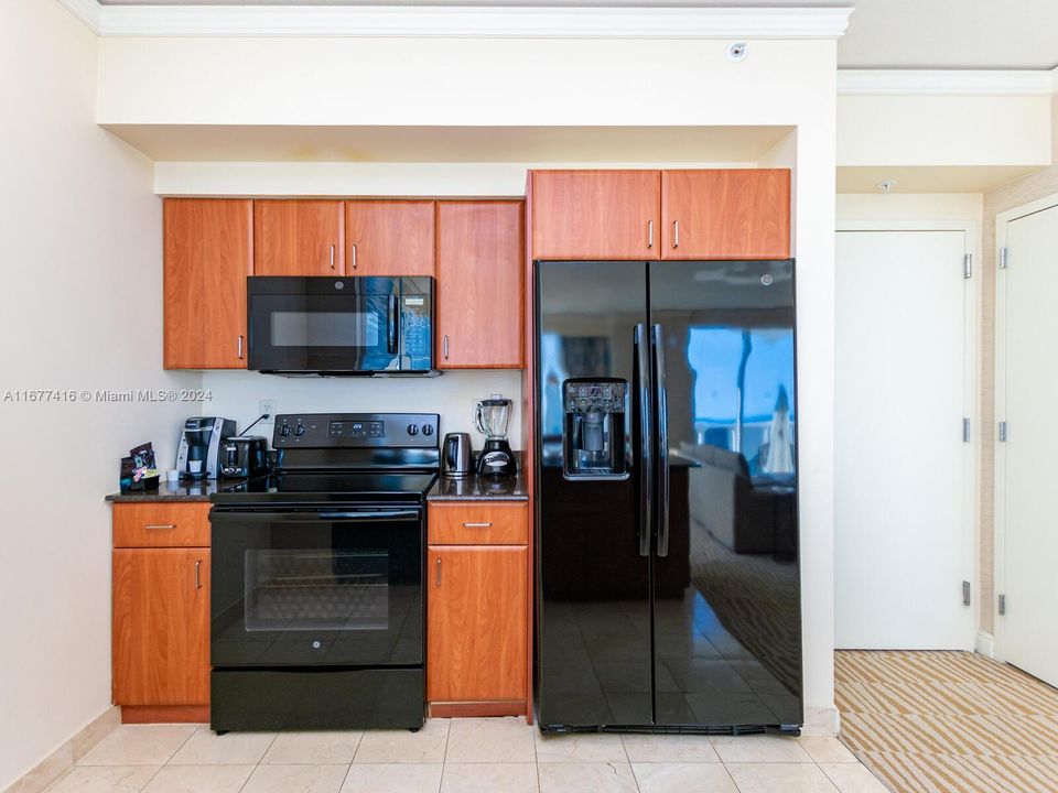 For Sale: $829,000 (1 beds, 1 baths, 1021 Square Feet)