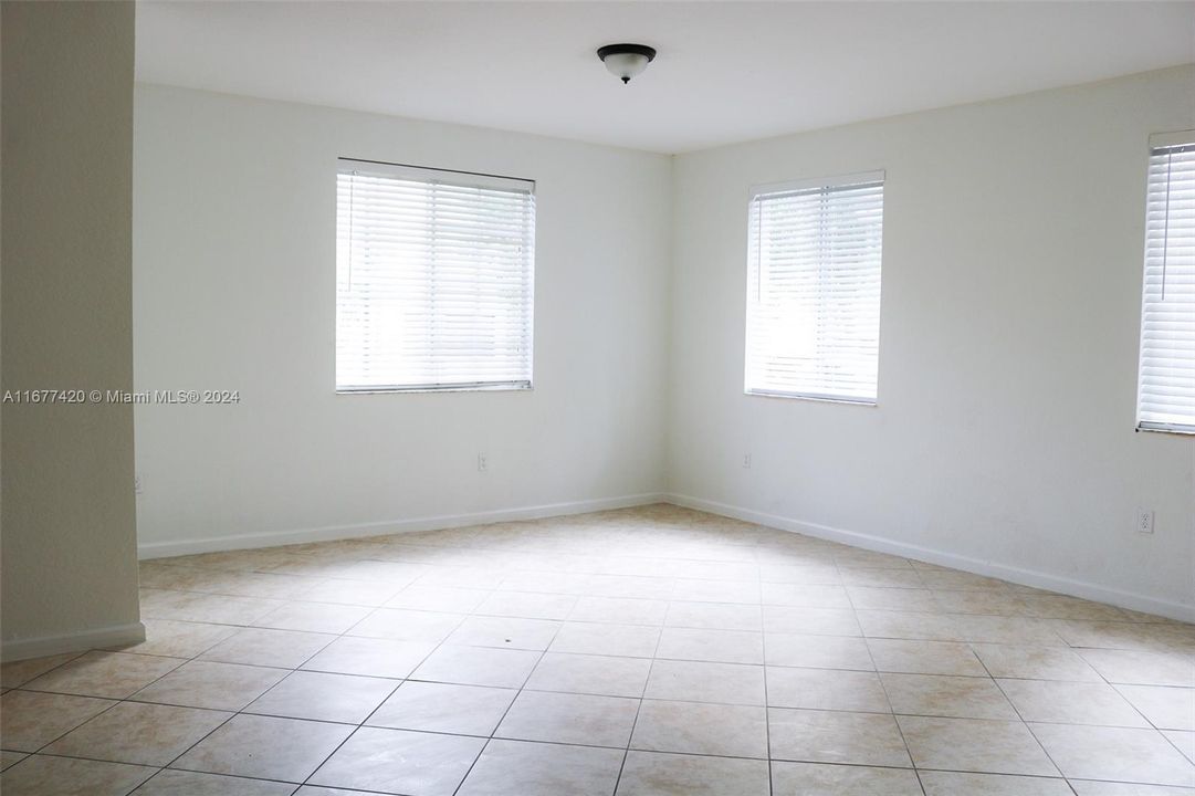 For Rent: $3,590 (3 beds, 2 baths, 1829 Square Feet)