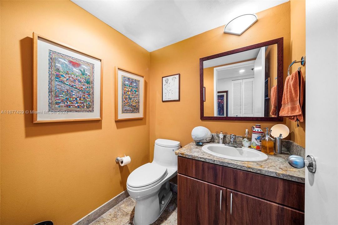 For Sale: $765,000 (2 beds, 2 baths, 1316 Square Feet)