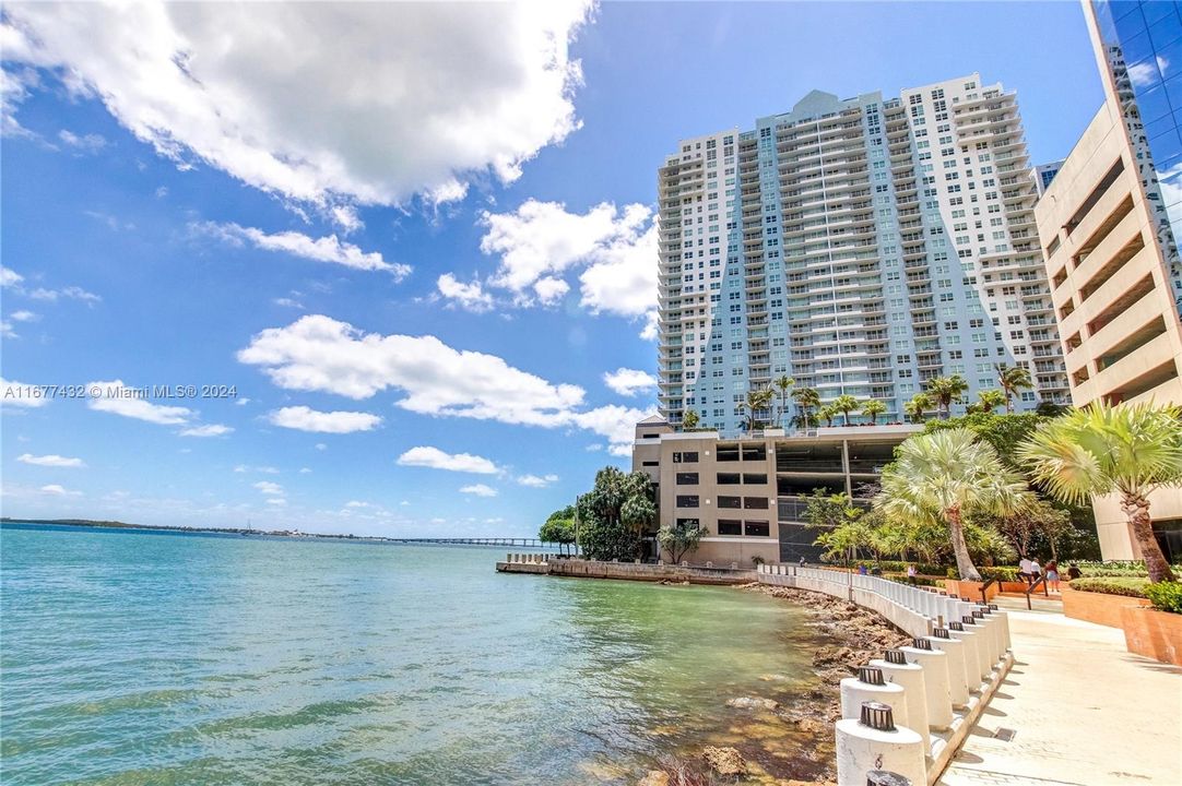 Active With Contract: $3,056 (1 beds, 1 baths, 928 Square Feet)