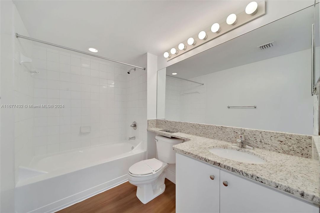 Active With Contract: $3,056 (1 beds, 1 baths, 928 Square Feet)