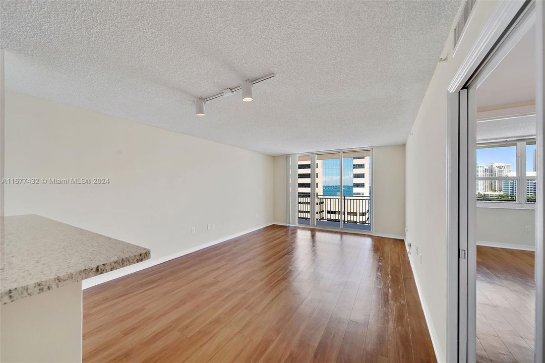 Active With Contract: $3,056 (1 beds, 1 baths, 928 Square Feet)