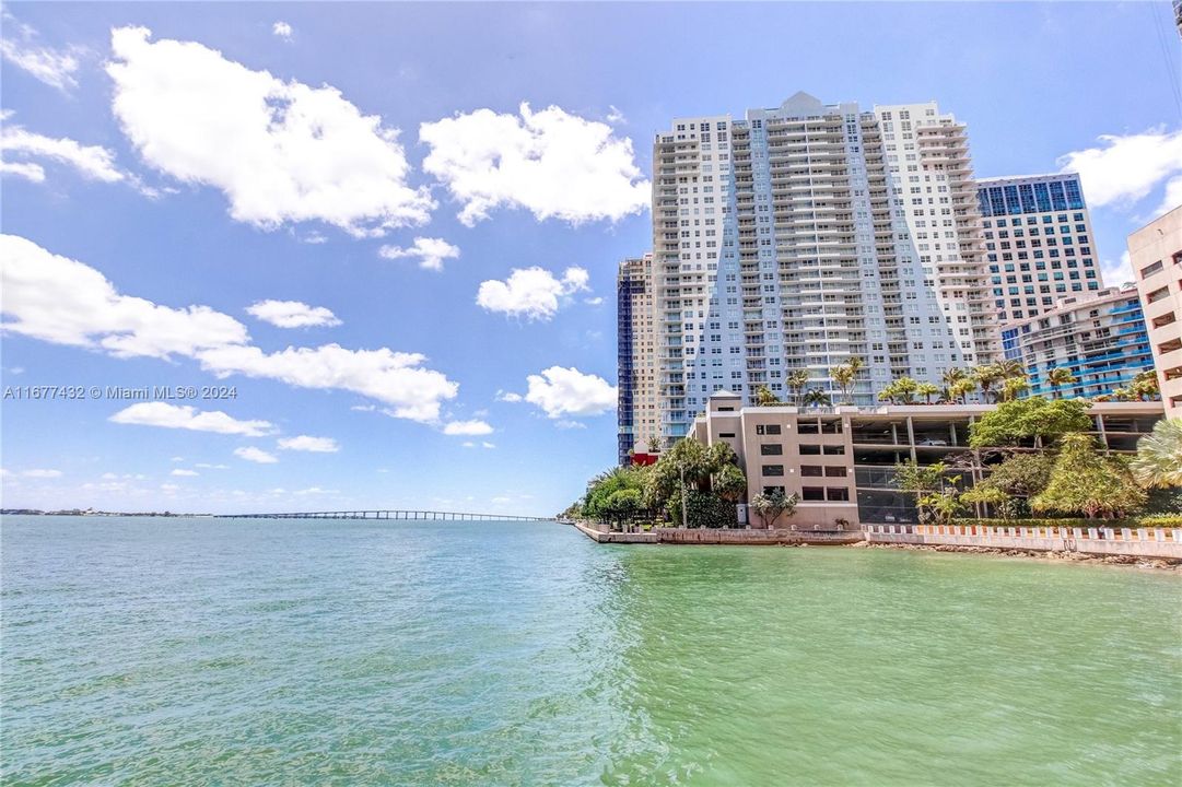 Active With Contract: $3,056 (1 beds, 1 baths, 928 Square Feet)