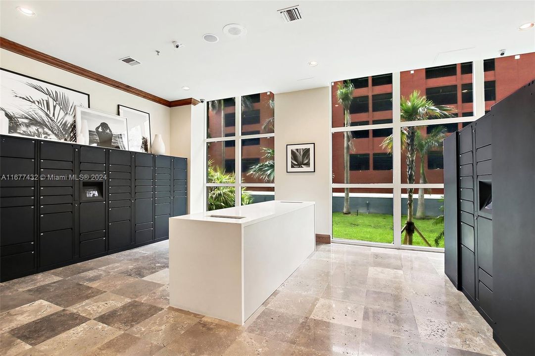 Active With Contract: $3,056 (1 beds, 1 baths, 928 Square Feet)