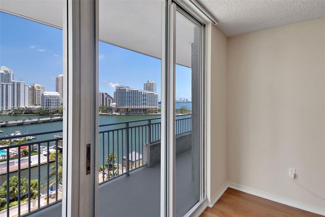 Active With Contract: $3,056 (1 beds, 1 baths, 928 Square Feet)