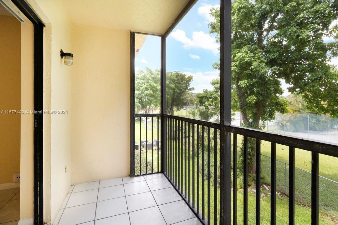 For Rent: $2,225 (2 beds, 2 baths, 815 Square Feet)